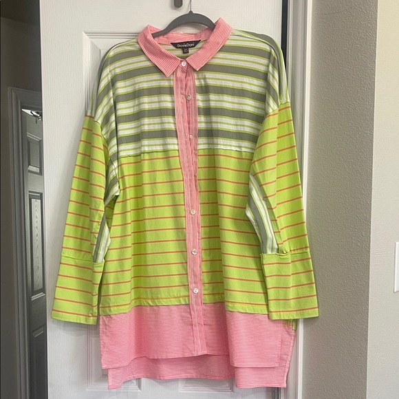 DAVI & DANI Tops - DAVI & DANI Women’s Striped Button Down Shirt in Green and Pink